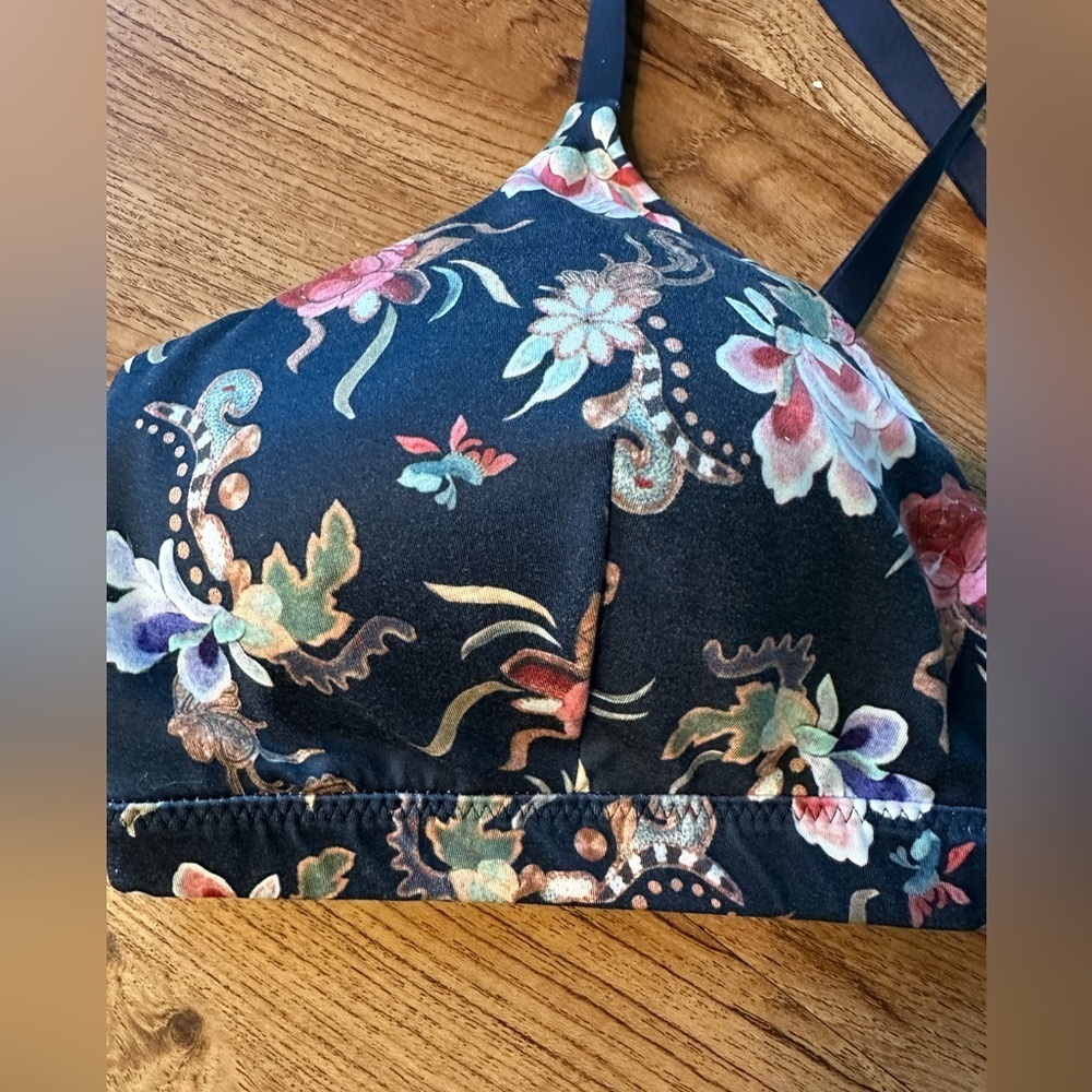 Athleta Floral Print Sports Bra. Removable padding. Size medium. - Picture 2 of 7